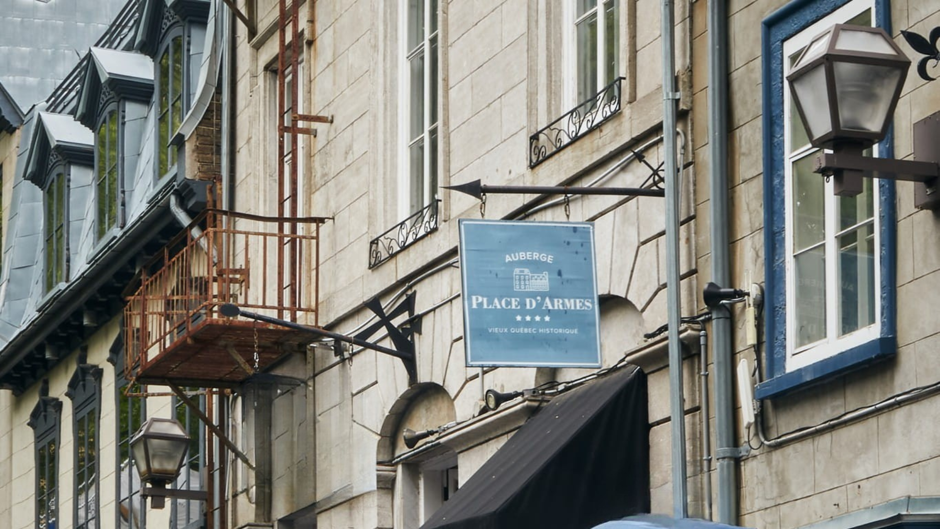 front of Auberge place d'armes in quebec city